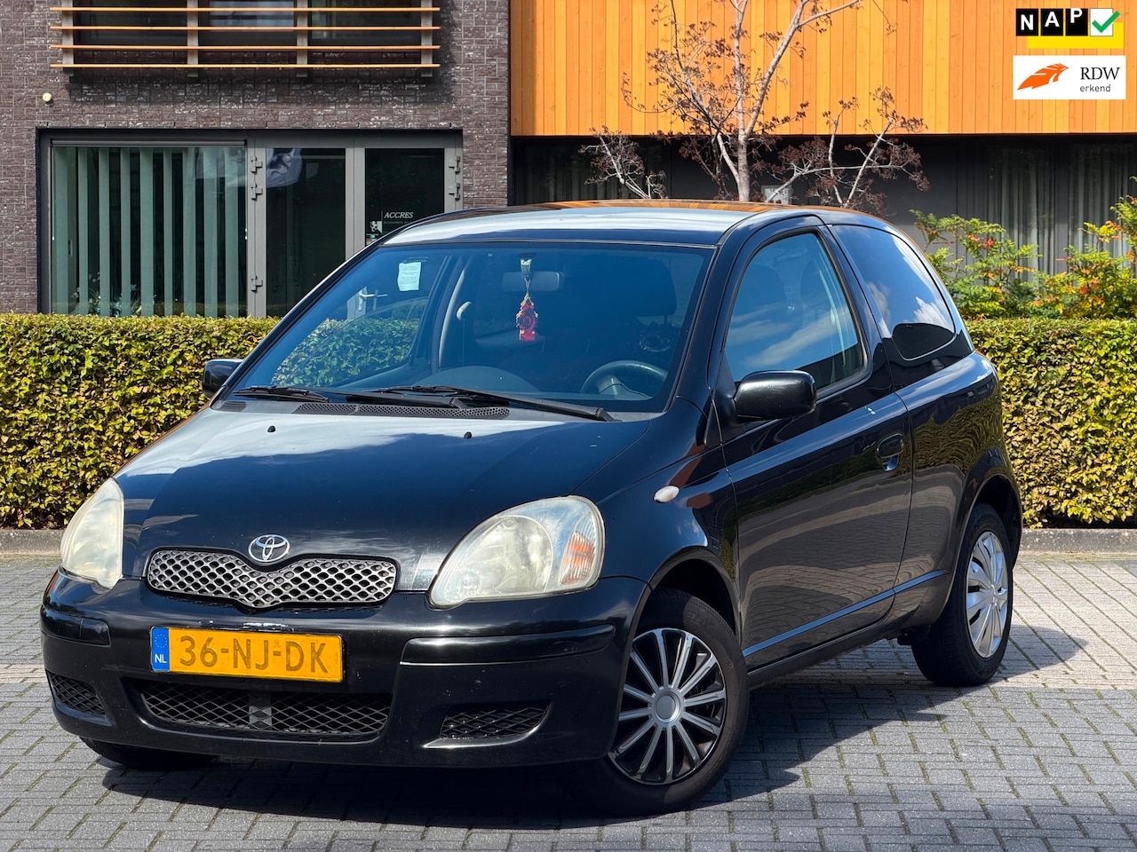 Toyota Yaris - 1.3 VVT-i | AIRCO | APK - AutoWereld.nl