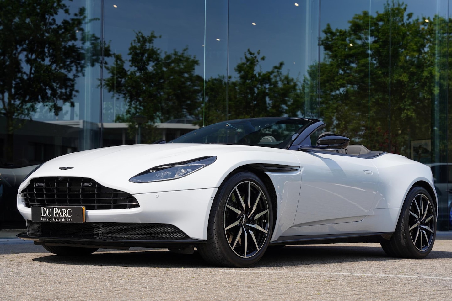 Aston Martin DB11 Volante - 4.0 V8 / B&O Advanced / Dealer Serviced - AutoWereld.nl