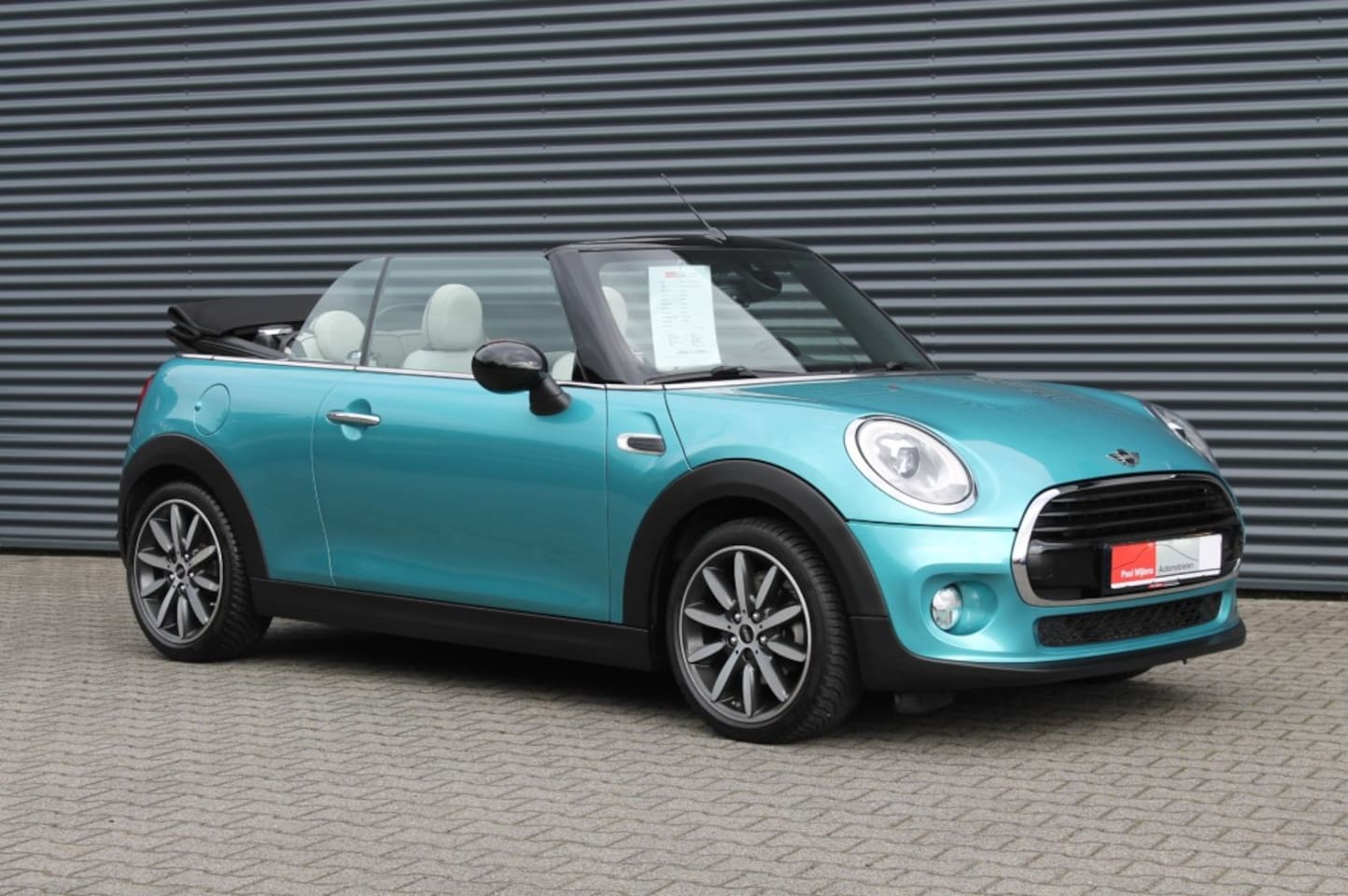 MINI Cooper - Cabrio 1.5 Cooper Serious Business Uitv. NAVIGATIE - AutoWereld.nl