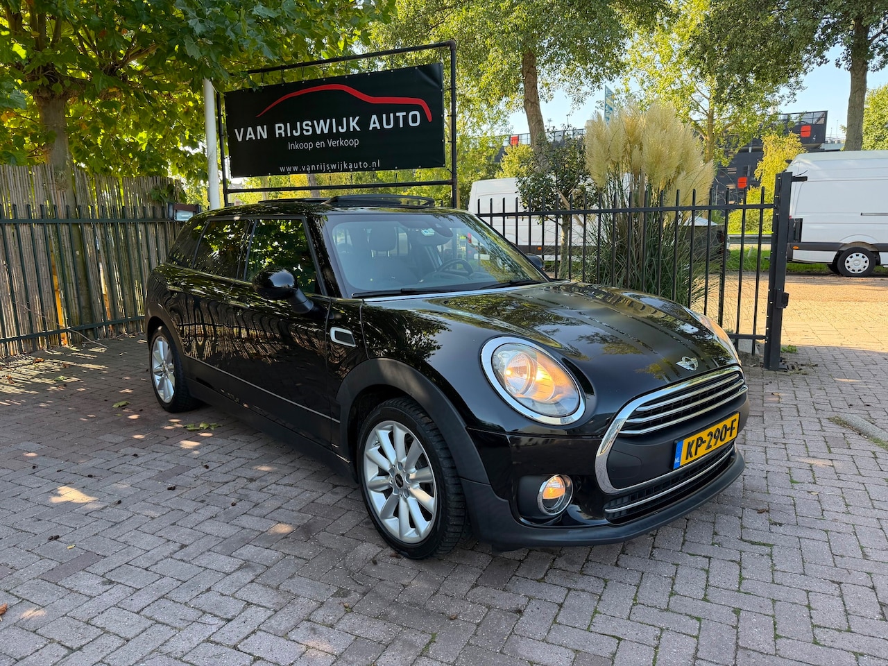 MINI Clubman - 1.5 One Pepper Pano Dealer ond Clima Nav - AutoWereld.nl