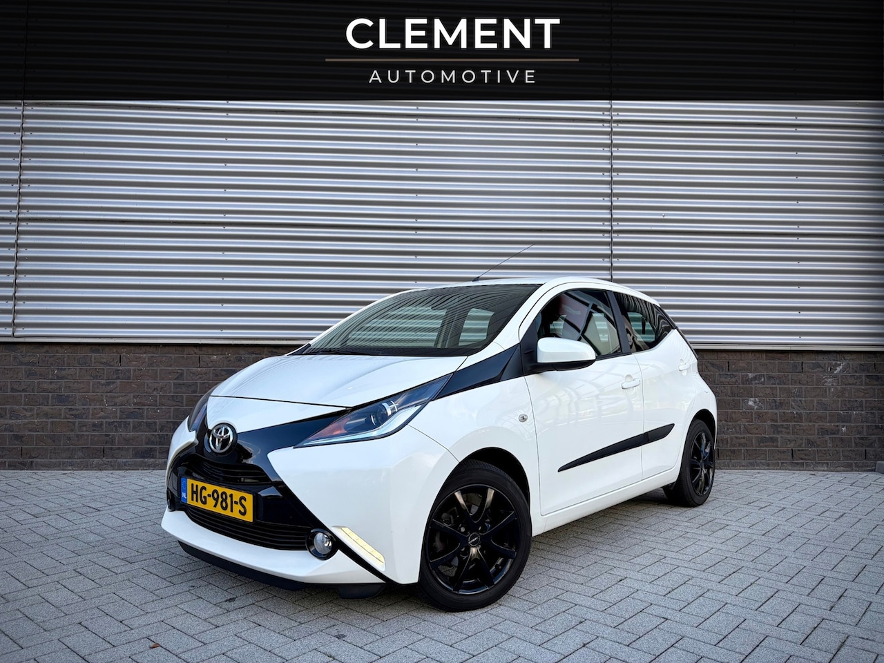 Toyota Aygo - 1.0 VVT-i x-play AIRCO|CRUISE|CARPLAY|DEALERONDRH. - AutoWereld.nl