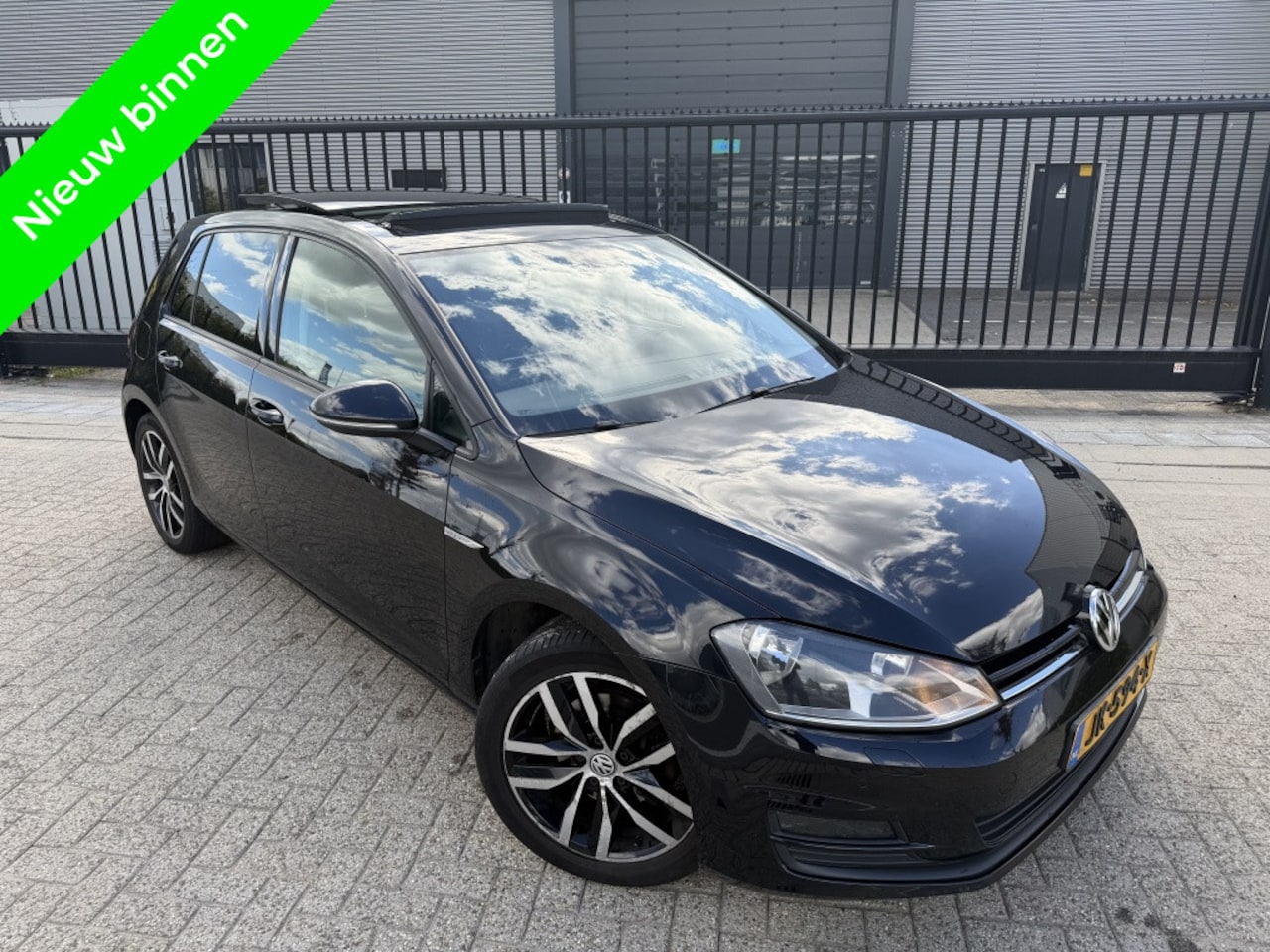 Volkswagen Golf - 1.6 TDI CUP Automaat Clima Parkeersensor Panorama - AutoWereld.nl