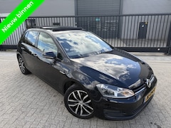 Volkswagen Golf - 1.6 TDI CUP Automaat Clima Parkeersensor Panorama
