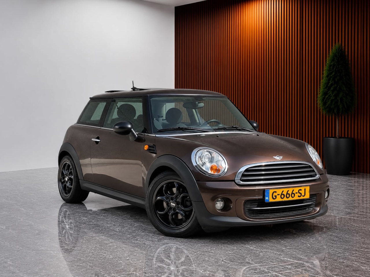 MINI 3-Deurs - 1.6 One Salt MOKKA (PANORAMADAK, PARKEERSENSOREN, CRUISE CONTROL, AIRCO, ELEKT RAMEN, LICH - AutoWereld.nl