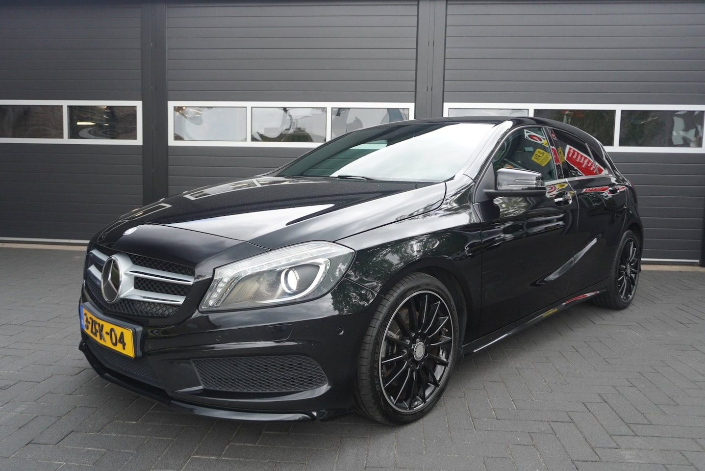 Mercedes-Benz A-klasse - 250 Ambition AMG styling/Aut/Cruise/Park.sensoren/Navi/Airco - AutoWereld.nl