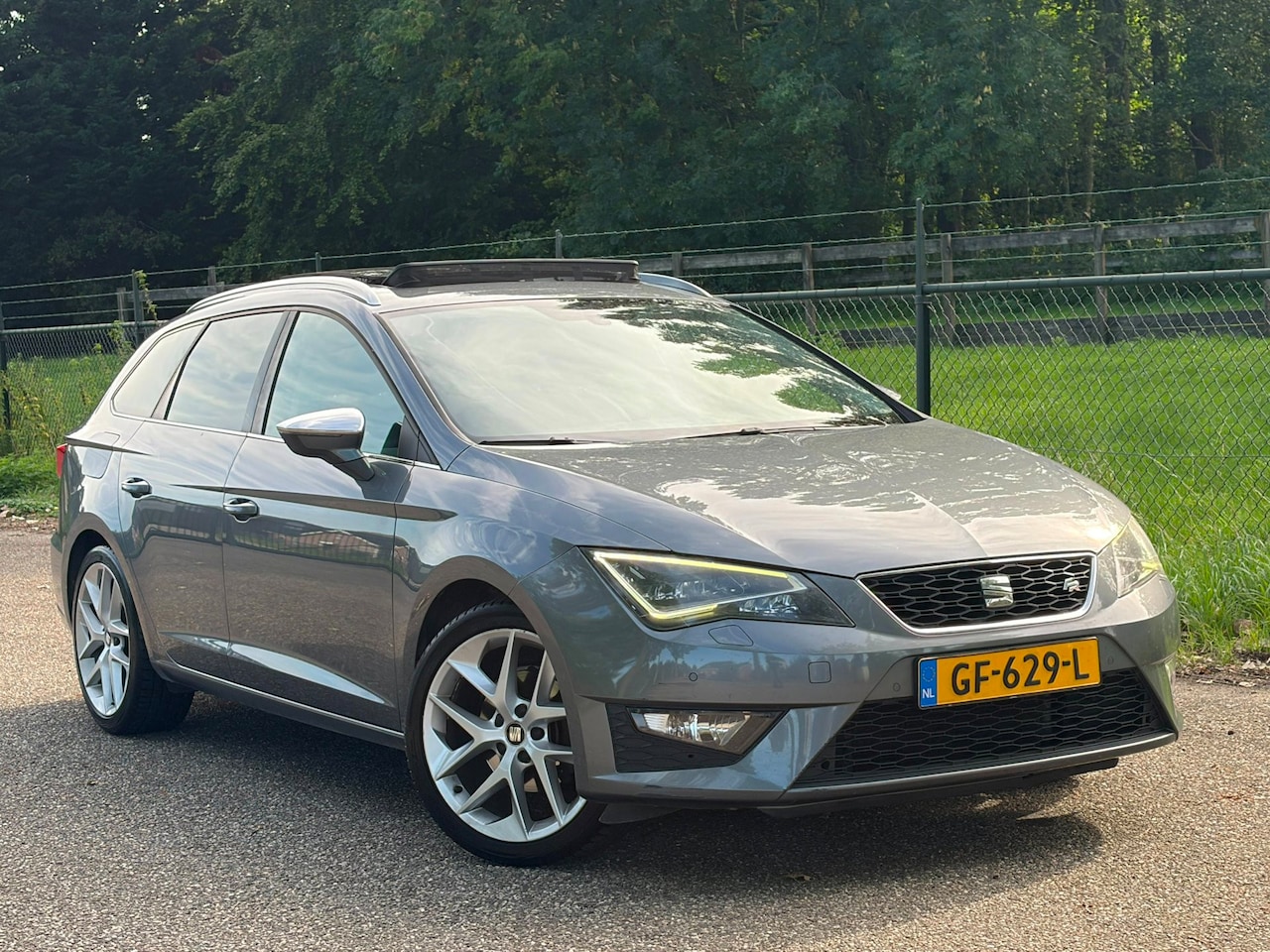 SEAT Leon ST - 1.4 TSI ACT FR Dynamic /Xenon/Pano/FR/ - AutoWereld.nl