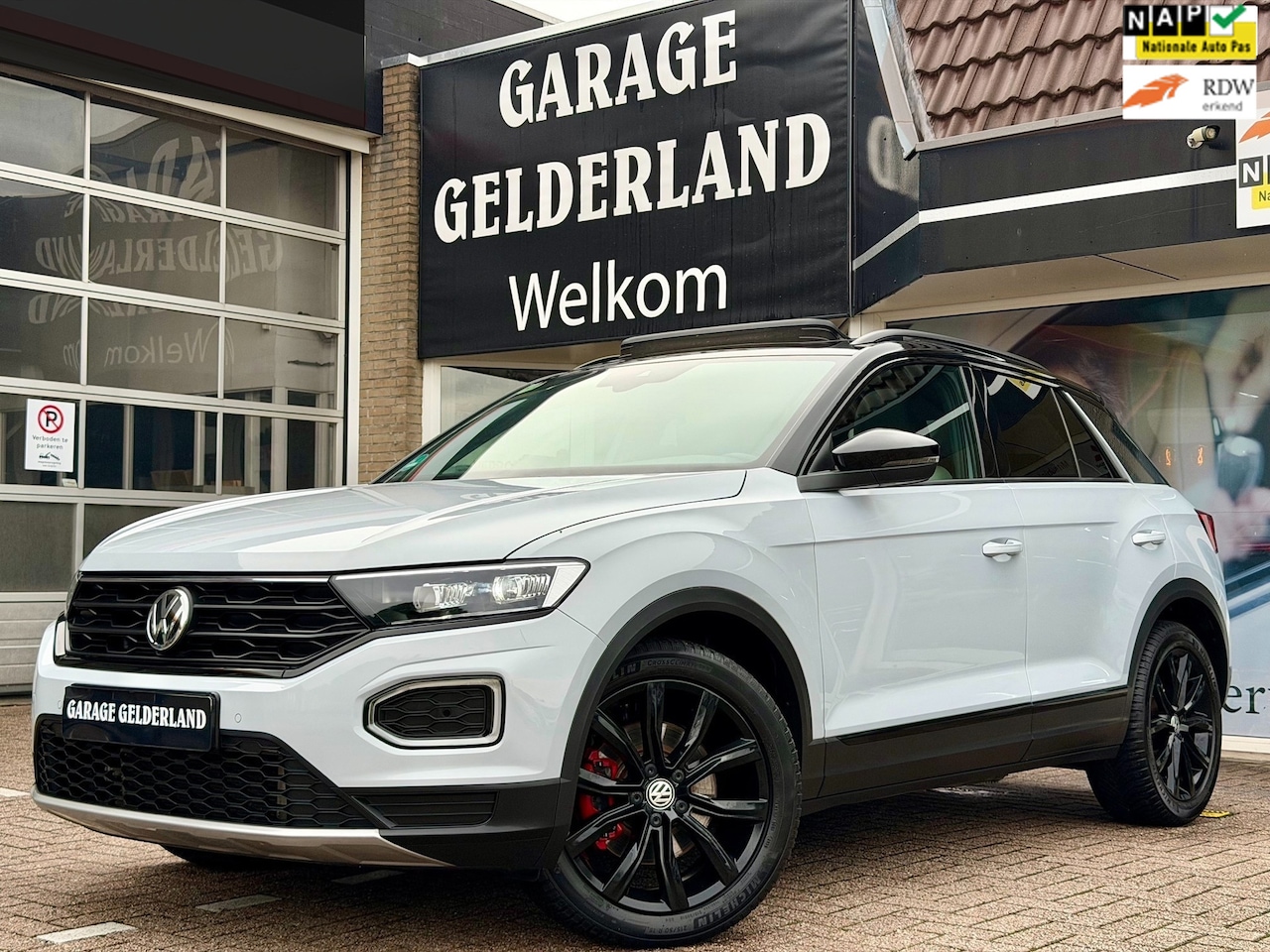 Volkswagen T-Roc - 2.0 TSI 4Motion Sport | PANO | VIRTUAL-C. | ACC | FULL-LED | CLIMATE | STOELVERW. | FULL-O - AutoWereld.nl