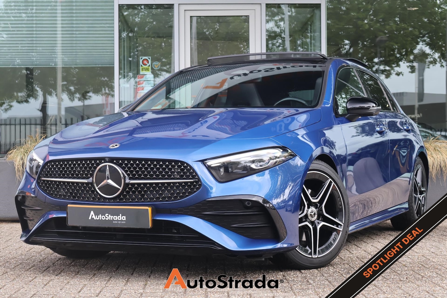 Mercedes-Benz A-klasse - A180 AMG-Line | 2024 | PANO | HUD | 360° | MEMORY | KEYLESS | SFEER | NL AUTO | 1e EIGENAA - AutoWereld.nl