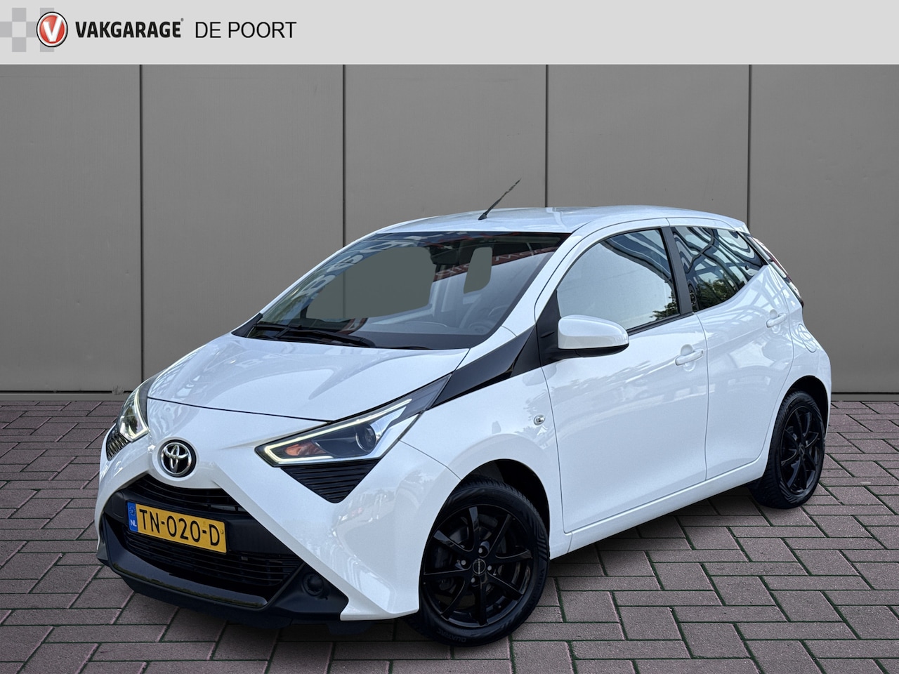Toyota Aygo - 1.0 VVT-i x-play | Cruisec. | Camera | Airco | Carplay | Sportvelgen - AutoWereld.nl