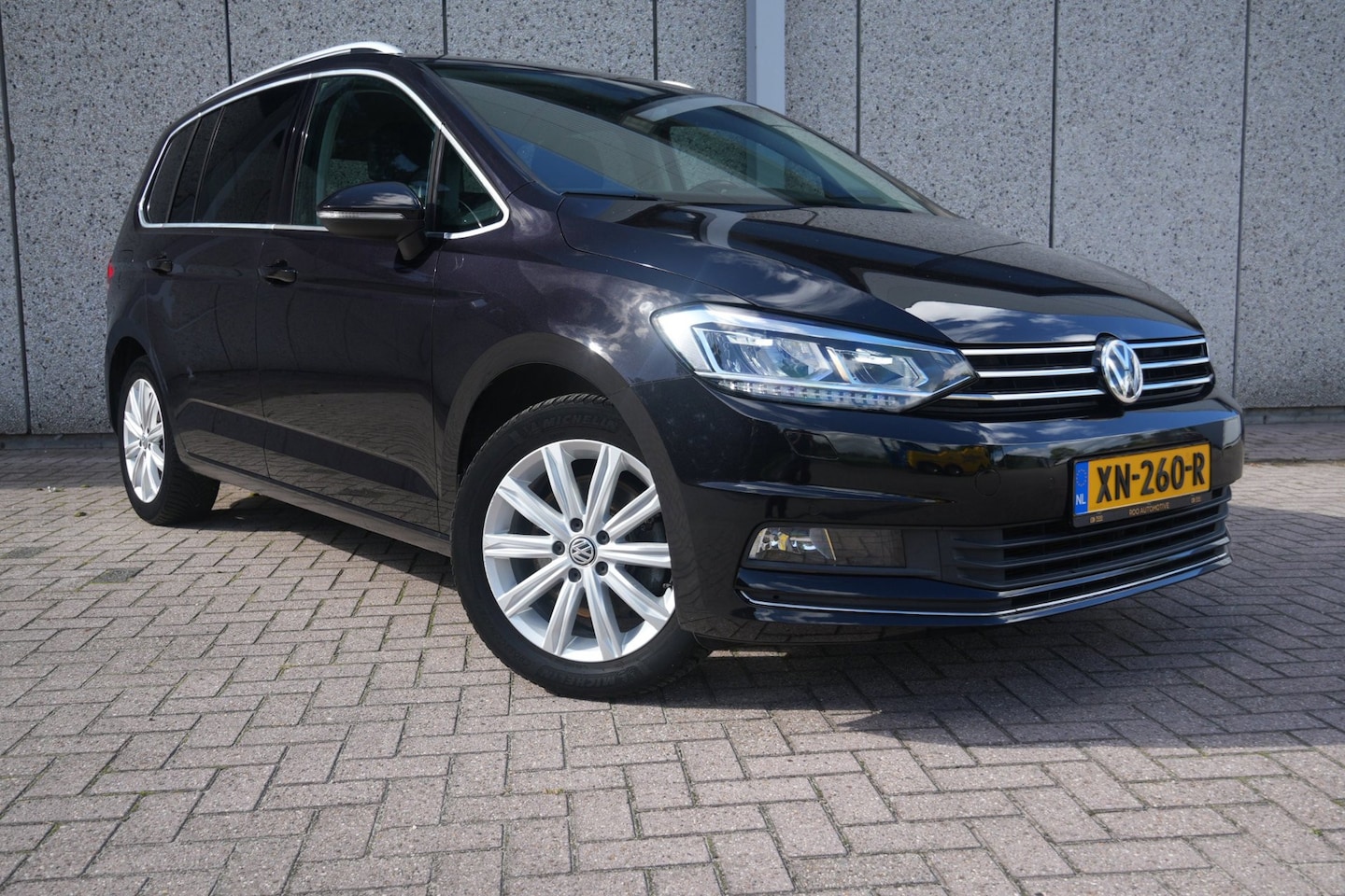 Volkswagen Touran - 1.4 TSI Highline Edition R line 7p Volle auto. LED,AUTMAAT,BTW - AutoWereld.nl