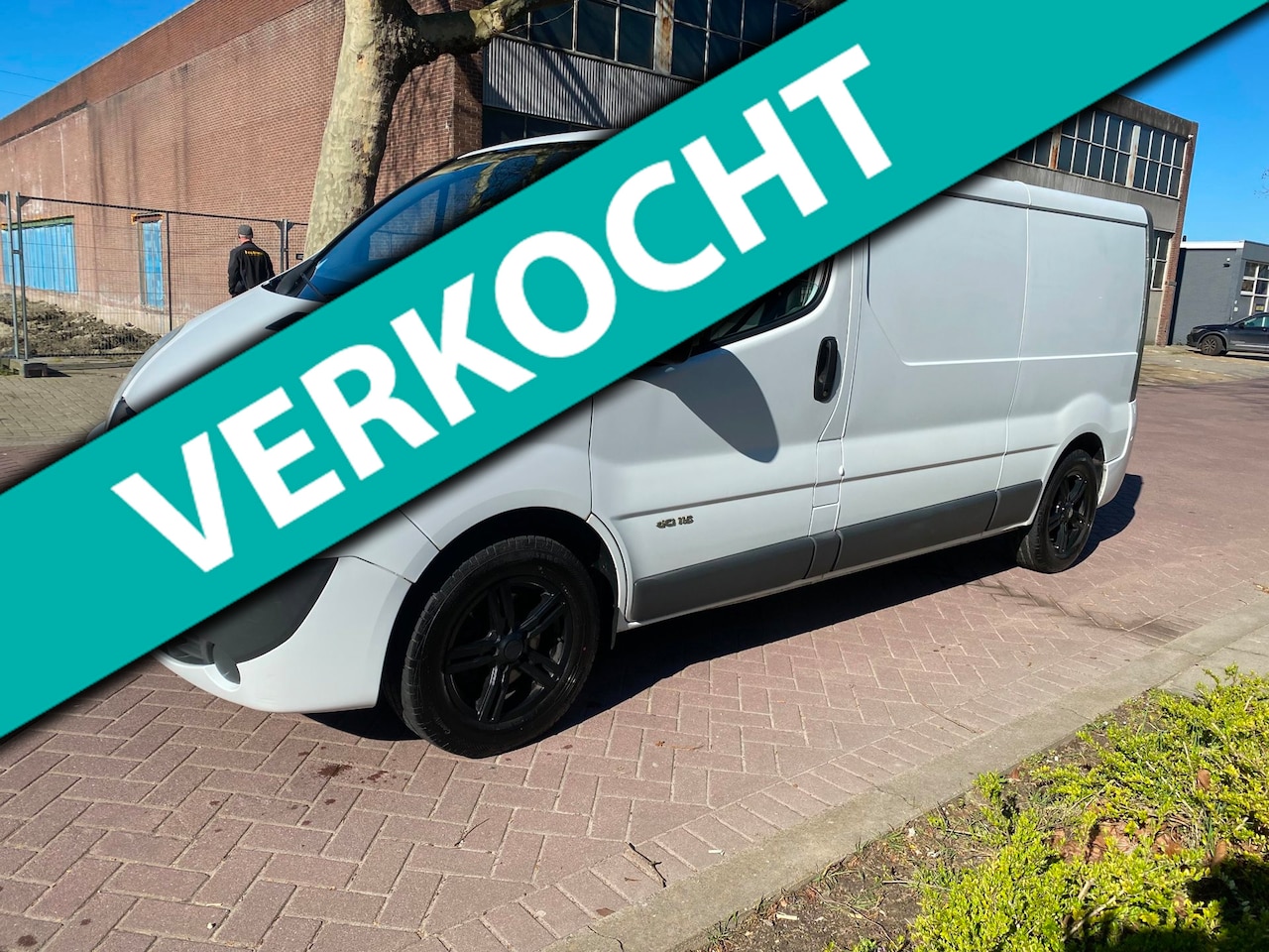 Renault Trafic - 2.0 dCi T29 L2H1 / Airco / Cruise Control / 6 Bak / Navigatie / 88KW=114PK / 2011 / Euro5 - AutoWereld.nl