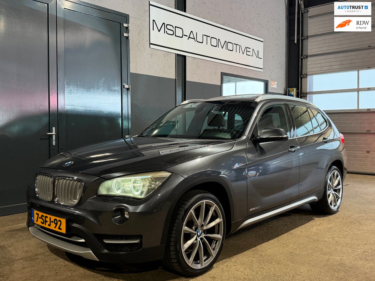 BMW X1 - SDrive20i|Panorama|NAP|10 jaar in bezit !! - AutoWereld.nl