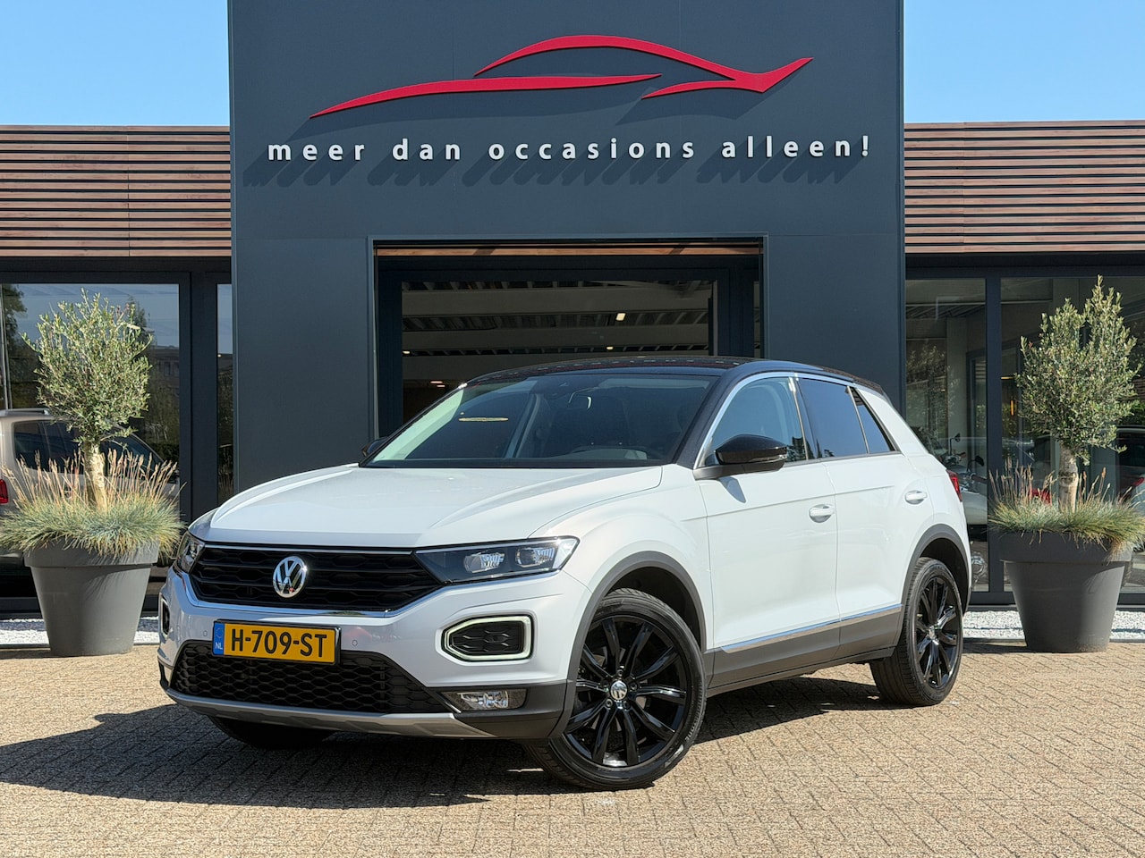Volkswagen T-Roc - 1.5 TSI Sport Business R | Trekhaak | Apple Carplay | Dodehoek - AutoWereld.nl