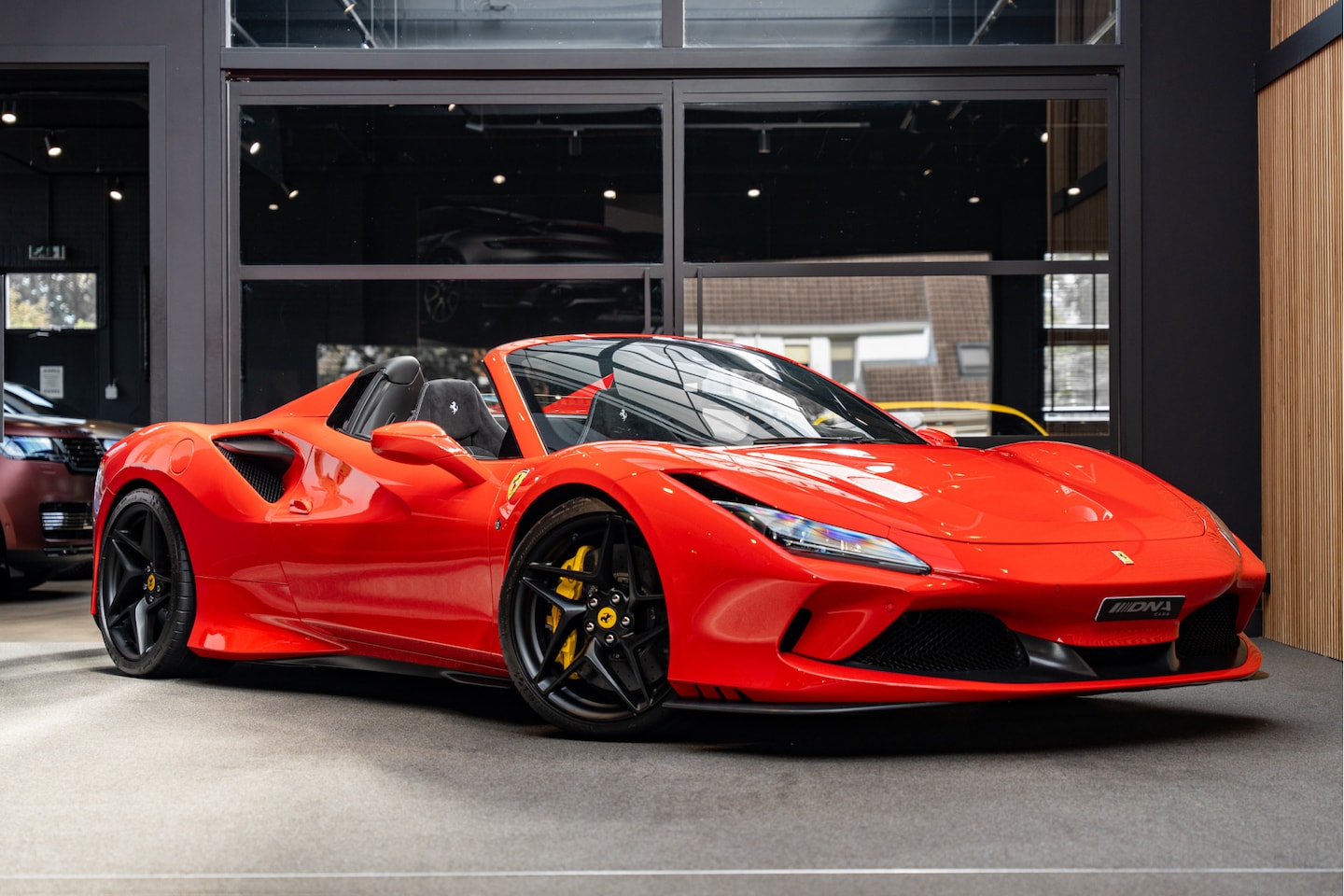 Ferrari F8 Spider - Lift Matte Carbon Rosso Scuderia Tricolore Carbon Seat 3.9 V8 HELE - AutoWereld.nl