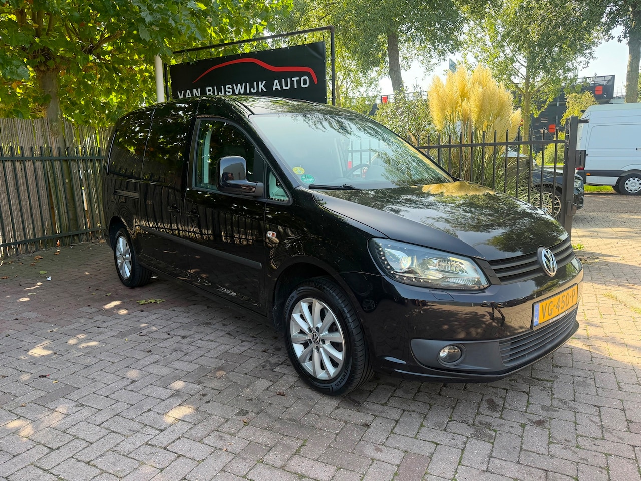 Volkswagen Caddy Maxi - 2.0 TDI Xenon Leder Aut Pdc Trekh - AutoWereld.nl