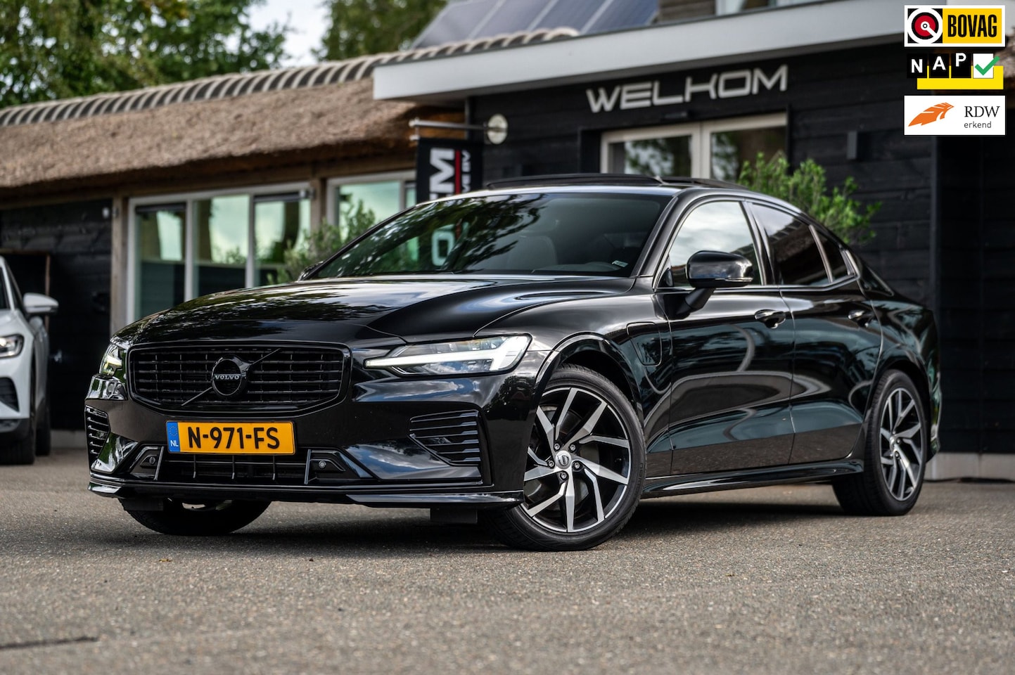 Volvo S60 - 2.0 Recharge T6 AWD R-Design Panoramadak I Camera I Memory I Leder I Adaptive Cruise I Pil - AutoWereld.nl