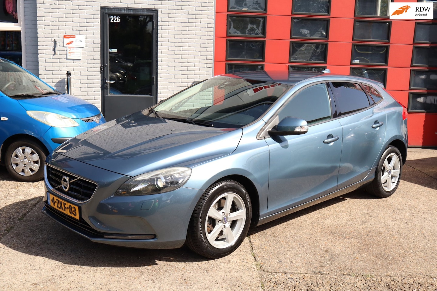 Volvo V40 - 1.6 T2 Summum - Navi - Stoelverwarming - AutoWereld.nl