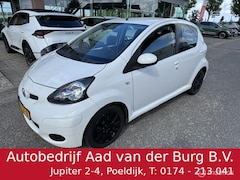 Toyota Aygo - 1.0-12V 5 deurs Automaat Comfort Navigator / Tom/Tom Navi. , Airco , Centrale deur vergren