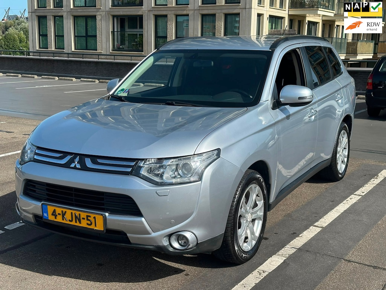 Mitsubishi Outlander - 2.0 Intense+ 7P Automaat Clima Cruise Camera Nette Auto Rijdt Top - AutoWereld.nl