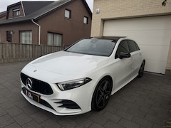 Mercedes-Benz A-klasse - 180 AMG Aut Panoramadak Widescreen SfeerVerlichting Keyless SportLeder Led Camera Nightpak