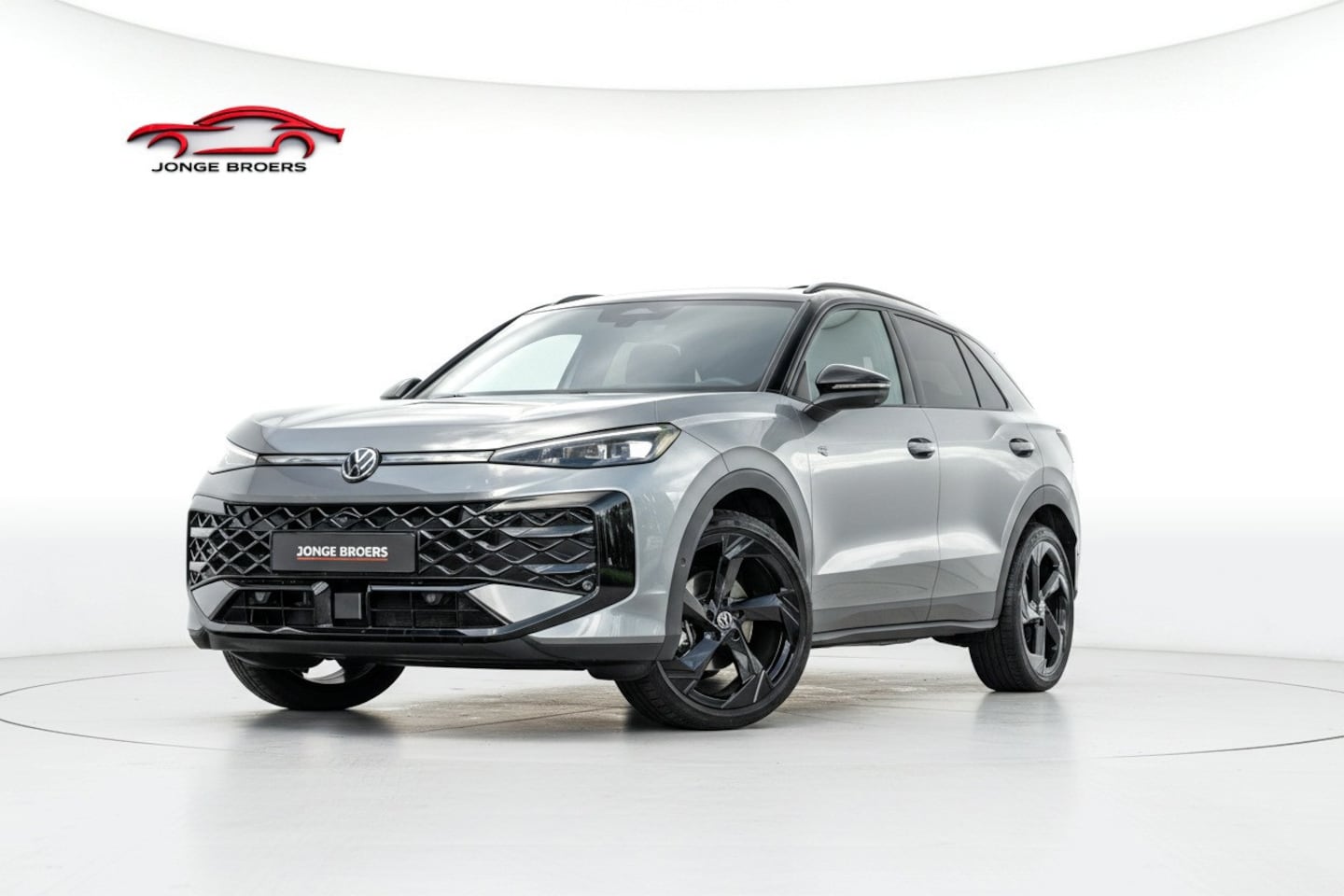 Volkswagen T-Roc - 1.5 eTsi R-Line First Edition Pano/360/Trekhaak/HUD - AutoWereld.nl