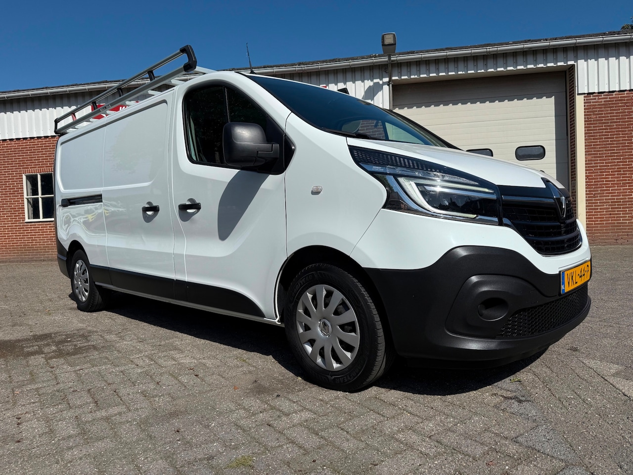 Renault Trafic - 2.0 dCi 145pk T29 L2H1 automaat euro 6 navi airco cruise - AutoWereld.nl