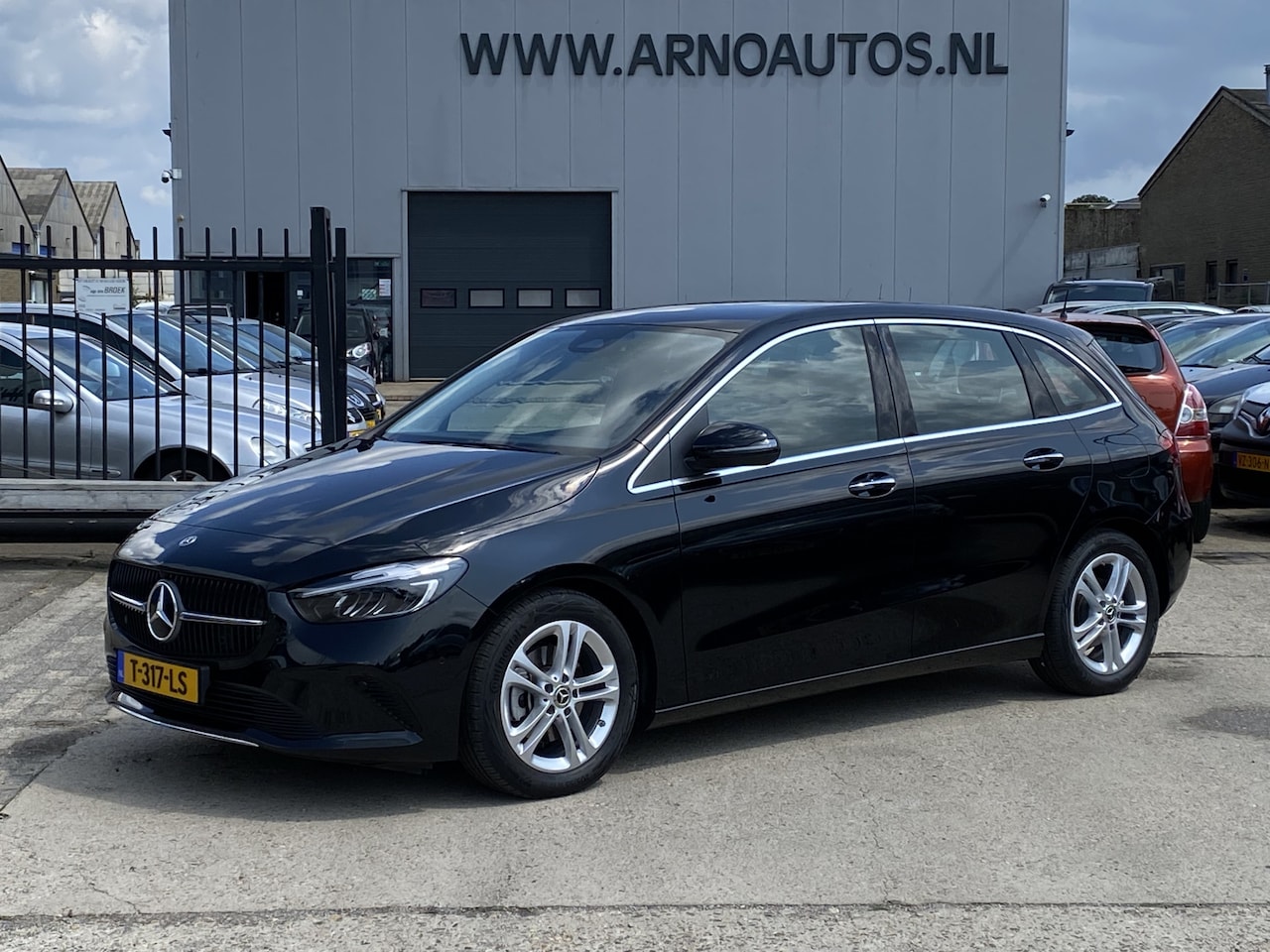 Mercedes-Benz B-klasse - 180 AUTOMAAT Luxury Line, € 27.575,- EX BPM/BTW, NW MODEL 2023, VOL OPTIES, 16.389 KM, AIR - AutoWereld.nl