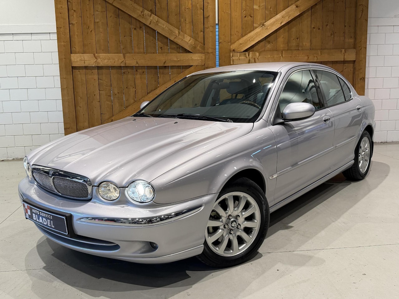Jaguar X-type - 2.5 V6 Executive Youngtimer Nieuwstaat - AutoWereld.nl