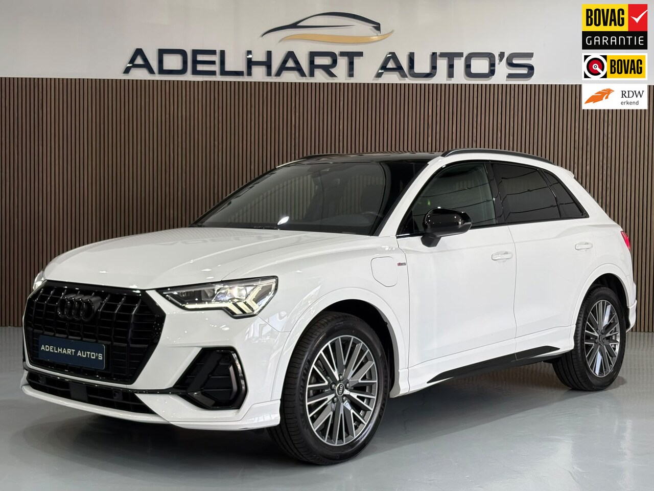 Audi Q3 - 45 TFSI e S edition Black line Automaat / Navigatie full map / Camera / Lederen interieur - AutoWereld.nl