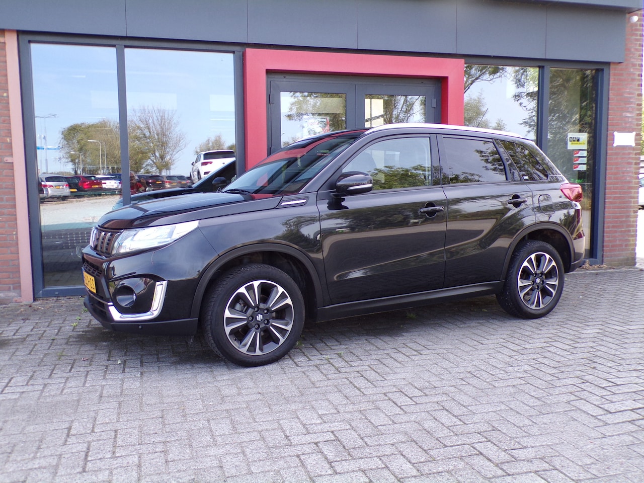 Suzuki Vitara - 1.5 Hybrid Style Trekhaak Navi PDC Camera Stoelverw. NAP!!! - AutoWereld.nl