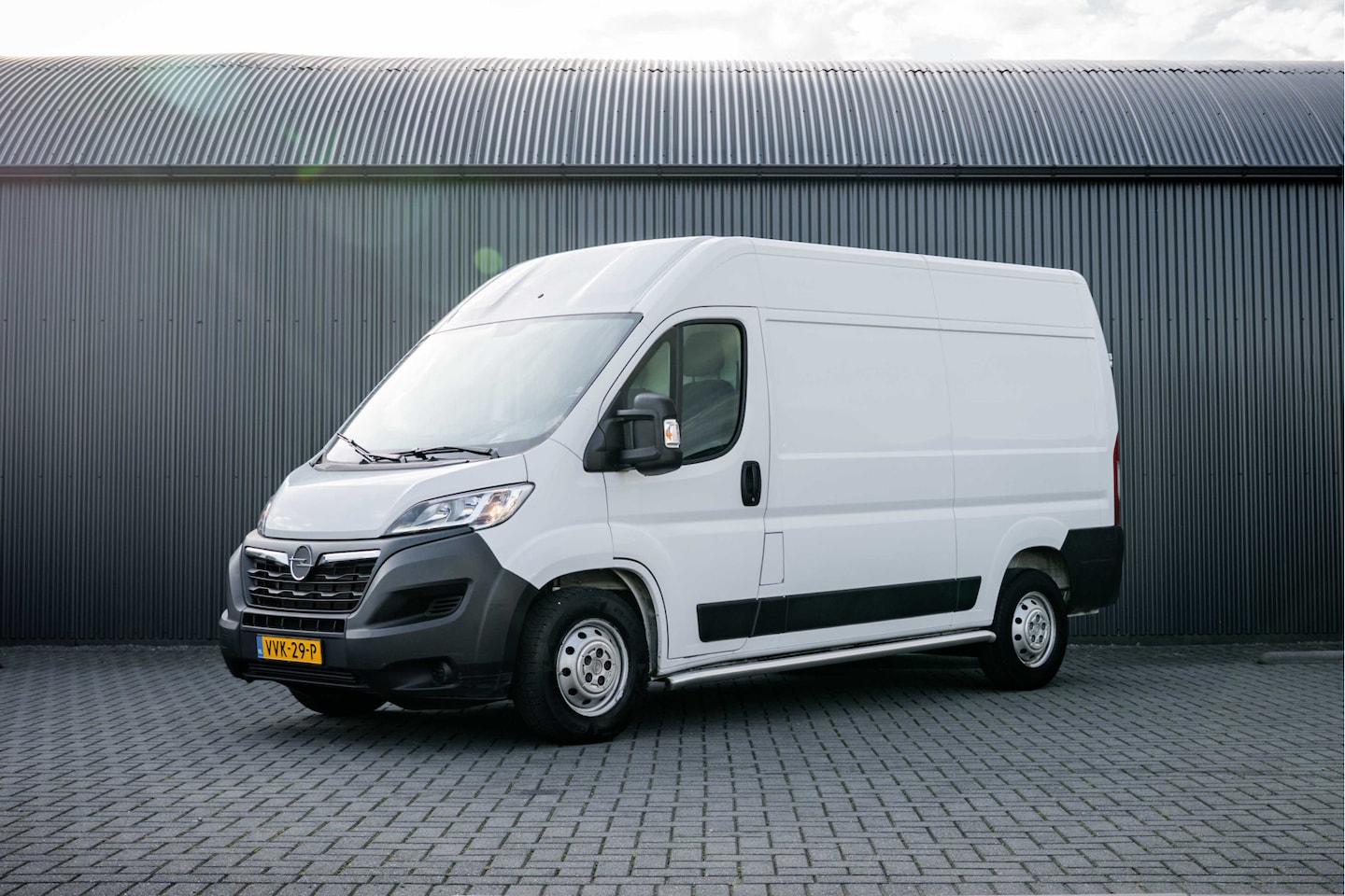 Opel Movano - L2H2 | 140PK | 3-Zits | Camera | Carplay | Cruise | Climate | Trekhaak - AutoWereld.nl