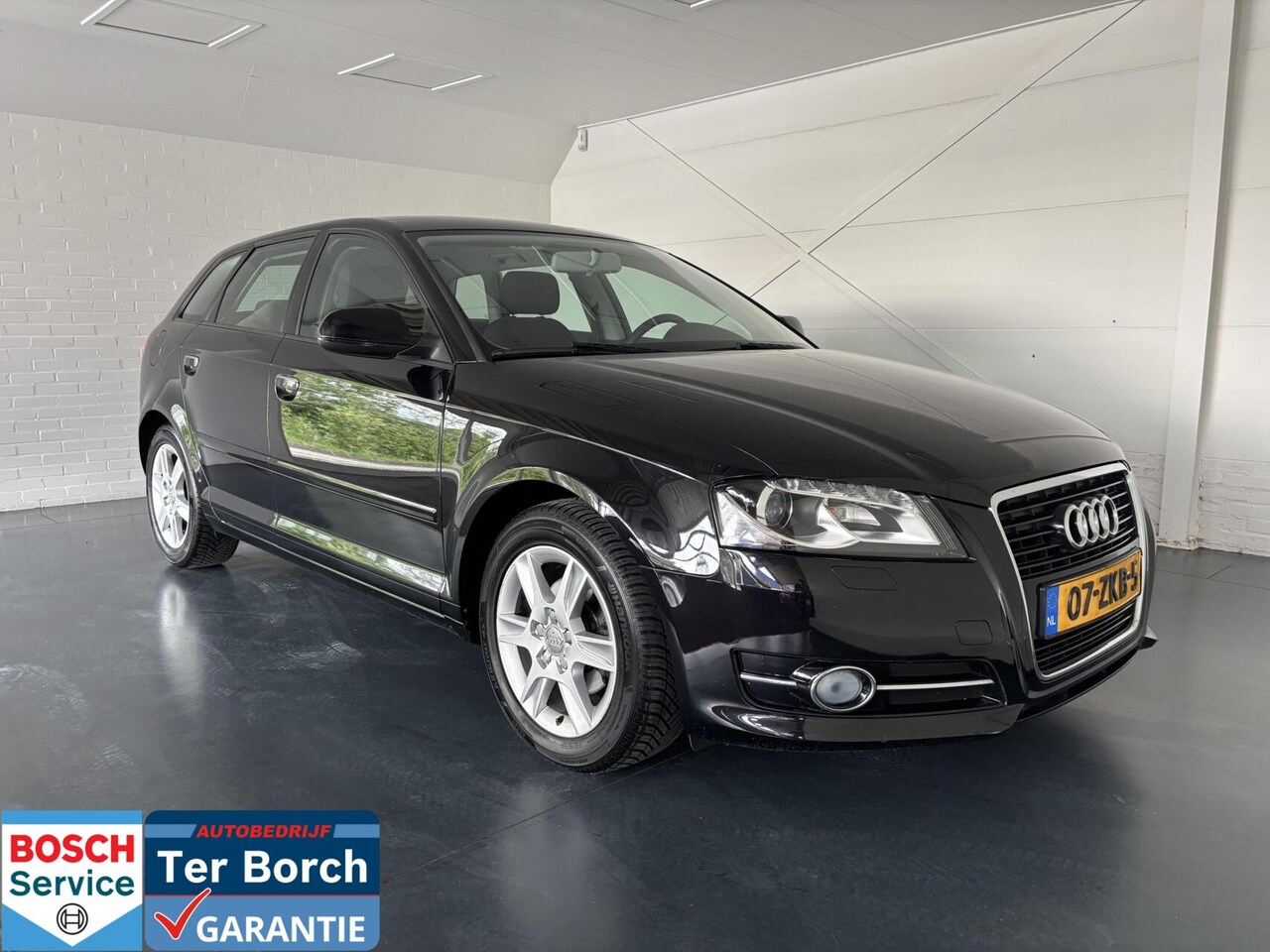 Audi A3 Sportback - 1.2 TFSI S Edition 1.2 TFSI S Edition, Automaat, Trekhaak, All-seasen - AutoWereld.nl