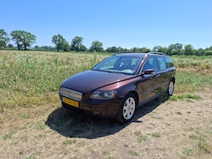 Volvo V50 - 1.8 Momentum Xenon, trekhaak, regensensor, enz.