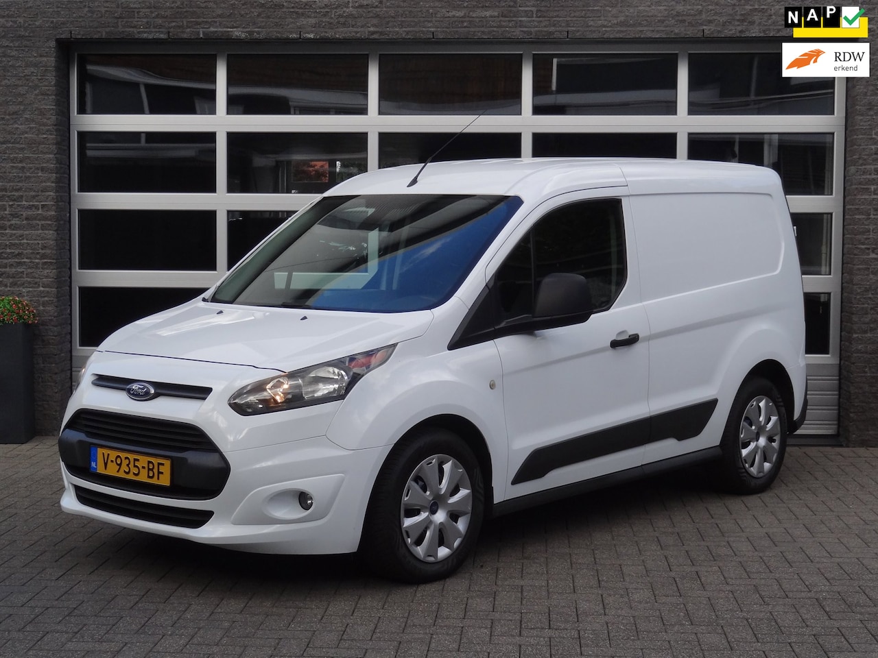 Ford Transit Connect - 1.5 TDCI L1 Trend 1.5 TDCI L1 Trend, 3 persoons uitvoering, Airco, trekhaak etc.. - AutoWereld.nl