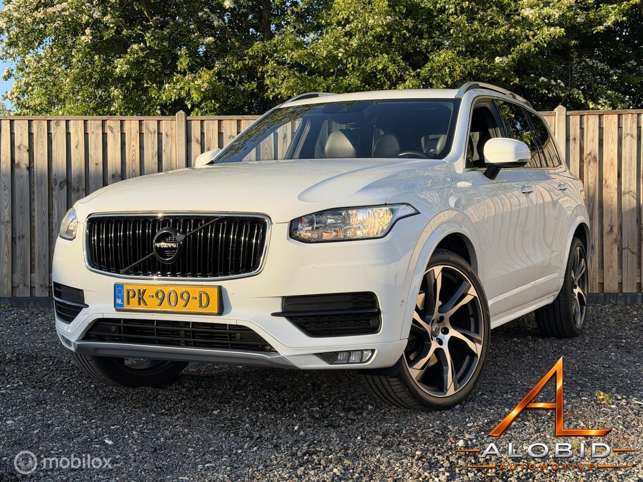Volvo XC90 - 2.0 D5 AWD 225 PK Automaat | Navi | Trekhaak | Parkeersensoren - AutoWereld.nl