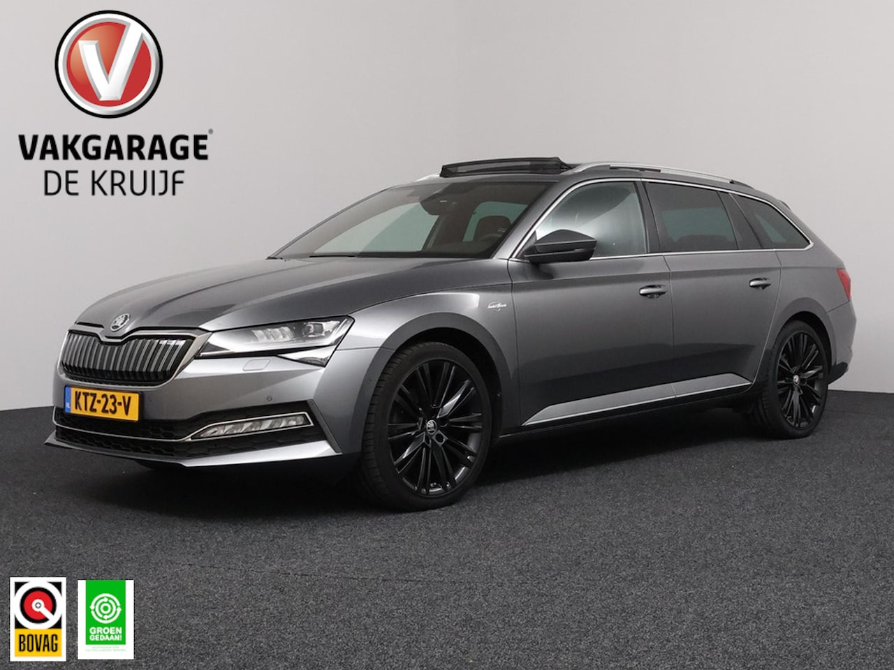 Skoda Superb Combi - 1.4 TSI iV Sportline Business Laurin & Klement | BOMVOL! | Panoramadak | Trekhaak | Ledere - AutoWereld.nl