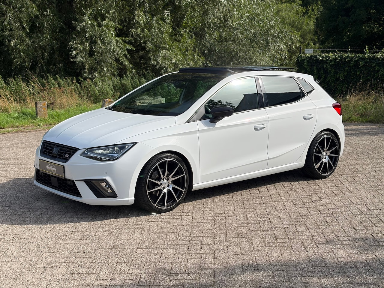 SEAT Ibiza - 1.0 TSI FR DSG I PANO I CARPLAY I CAMERA I CRUISE I LED I 110PK - AutoWereld.nl