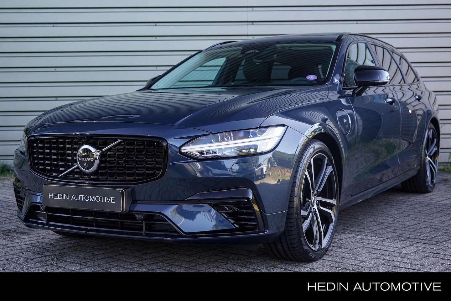 Volvo V90 - 2.0 T8 Plug-in hybrid AWD Ultra Dark - AutoWereld.nl