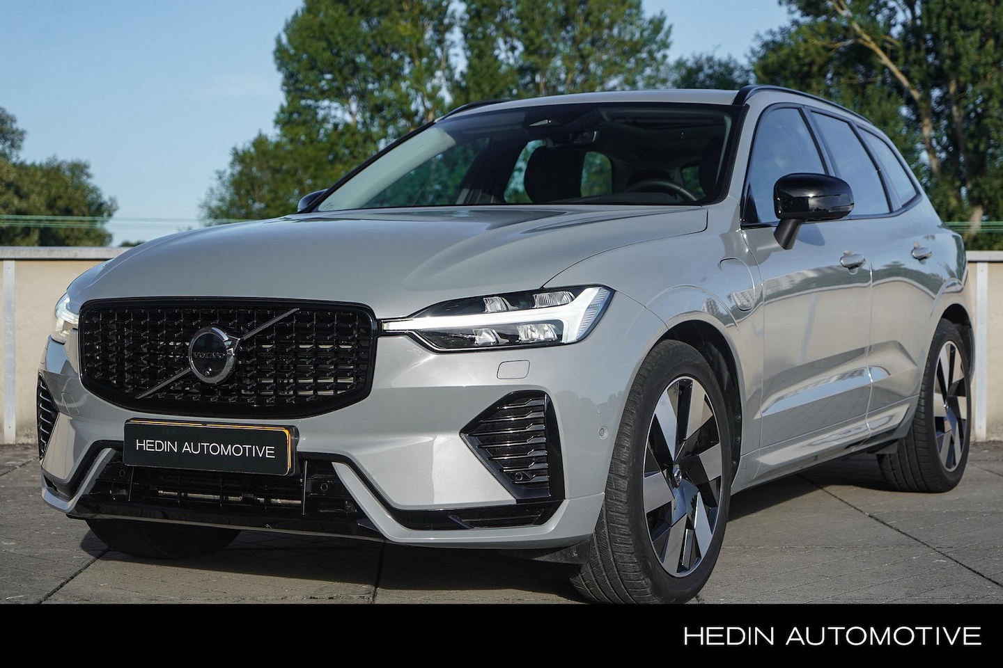 Volvo XC60 - 2.0 T6 Plug-in hybrid AWD Ultra Dark Luchtvering | Panoramadak | Trekhaak | DAB+| Adaptie - AutoWereld.nl