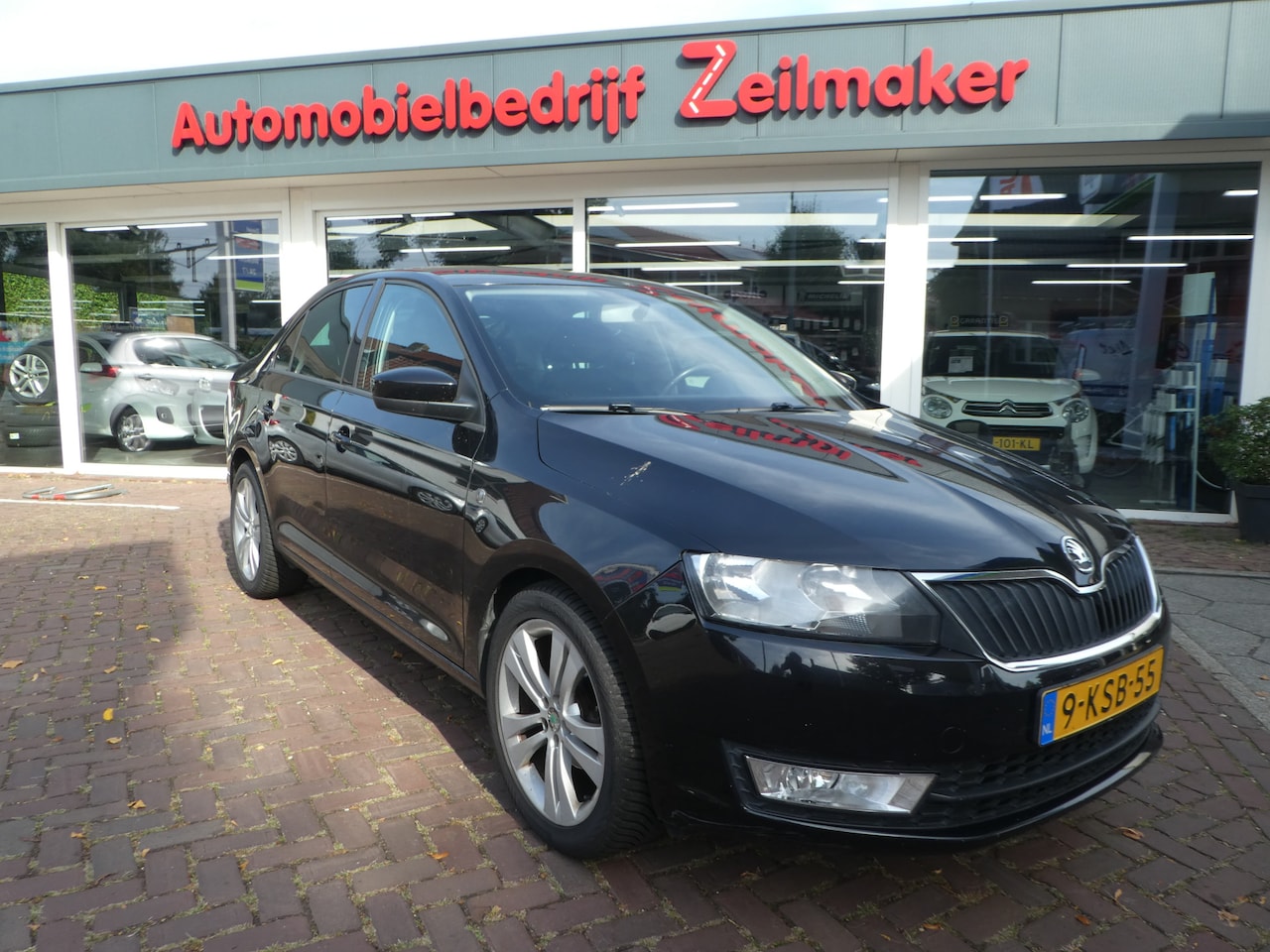 Skoda Rapid - 1.2 TSI Greentech Ambition Businessline Plus Airco, Navi, 17" LM Velgen, extra getint glas - AutoWereld.nl
