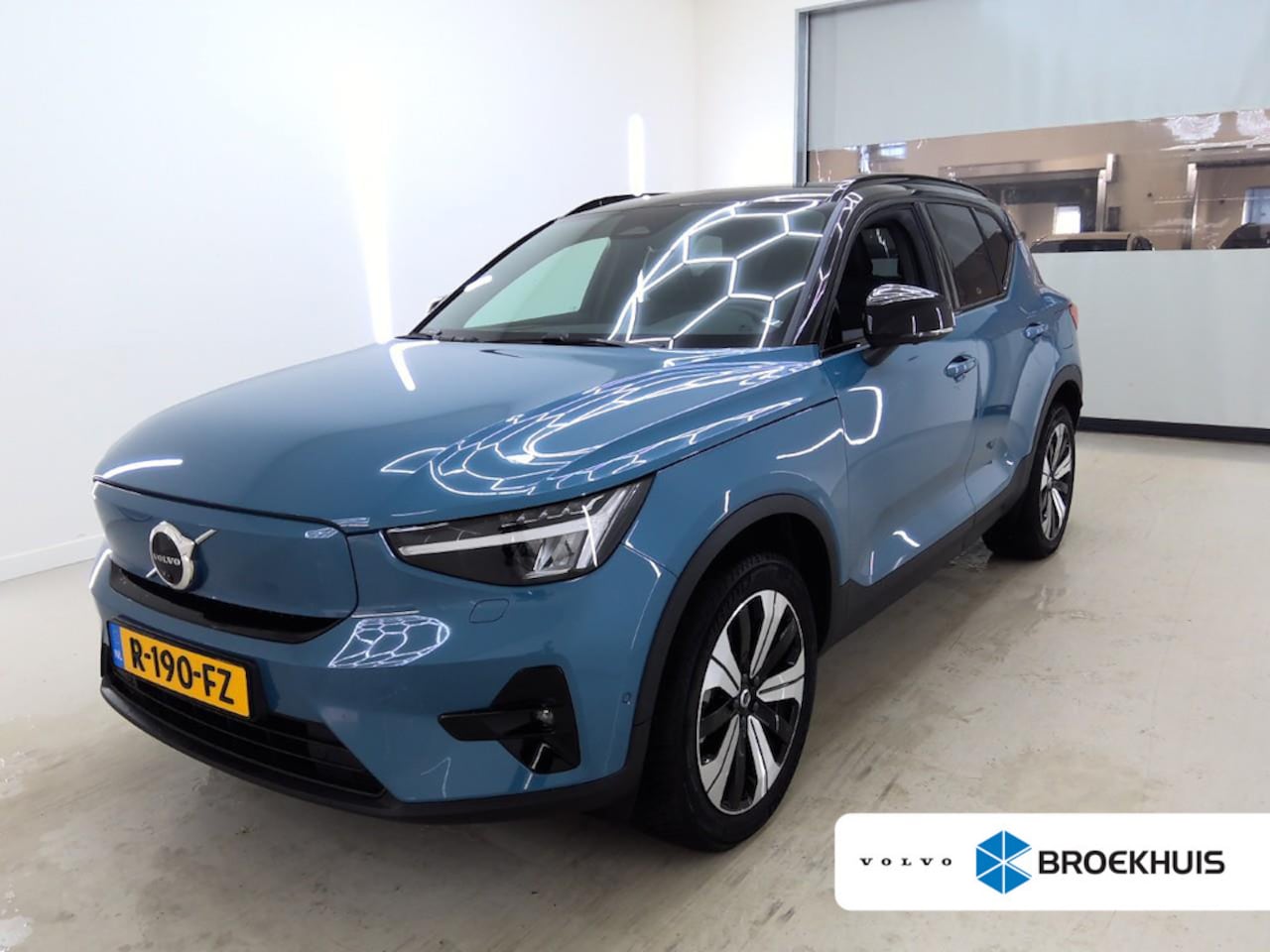 Volvo XC40 - Recharge Ultimate 70 kWh | Panoramadak | Trekhaak | BLIS | Elektrische Stoelen | Adaptieve - AutoWereld.nl