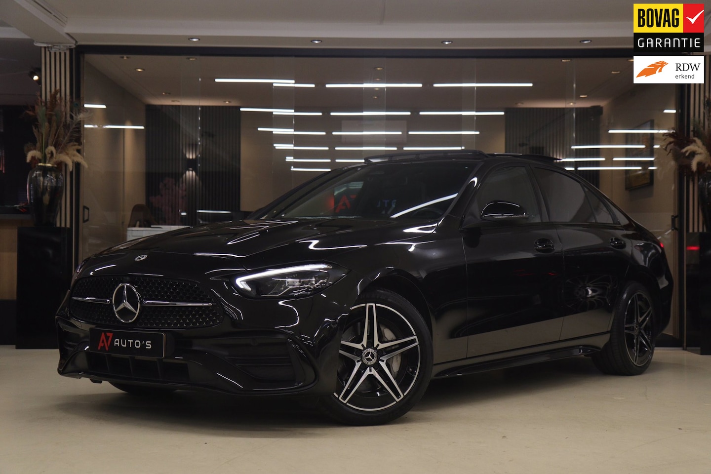 Mercedes-Benz C-klasse - 300 E AMG Line PANO/CARPLAY/SFEERV/CAMERA/BOMVOL - AutoWereld.nl