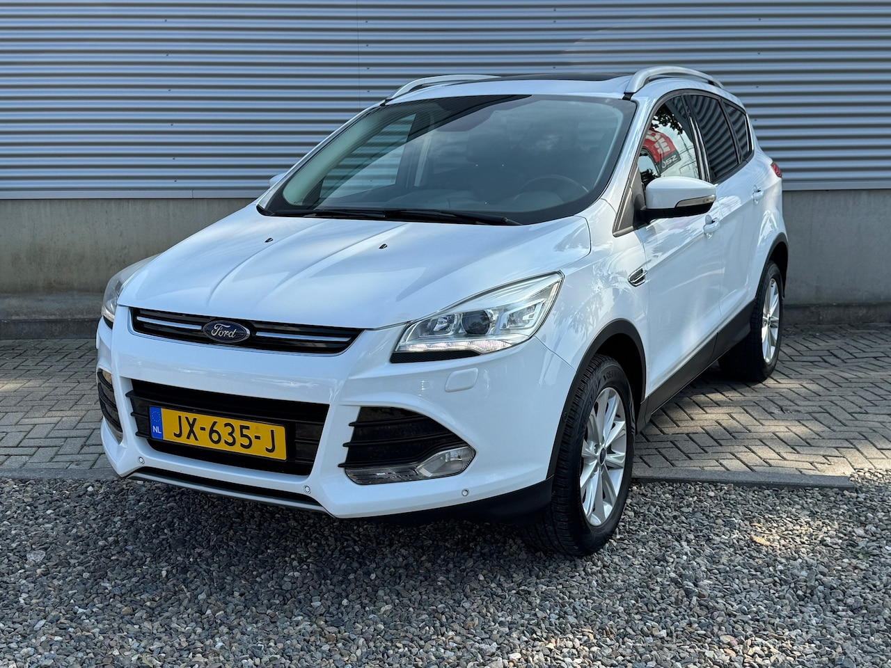 Ford Kuga - 1.5 Titanium [ panodak,fm navi,camera,ecc,lmv,trekhaak ] - AutoWereld.nl