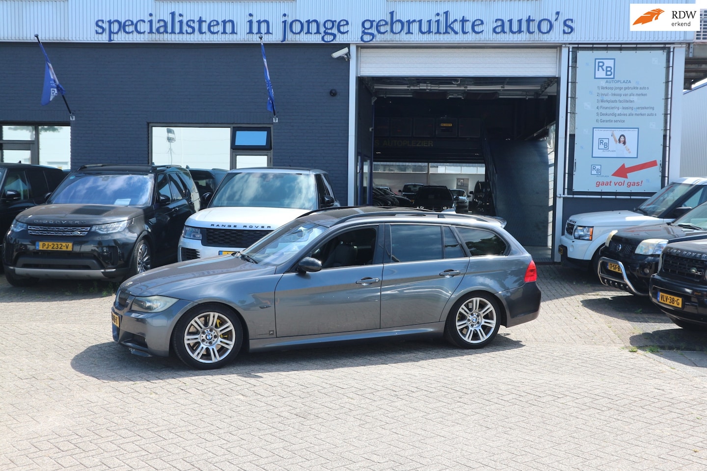 BMW 3-serie Touring - 335 XI + M-PAKKET / FULL SERVICE / PANO / CARPLAY ! ! ! - AutoWereld.nl