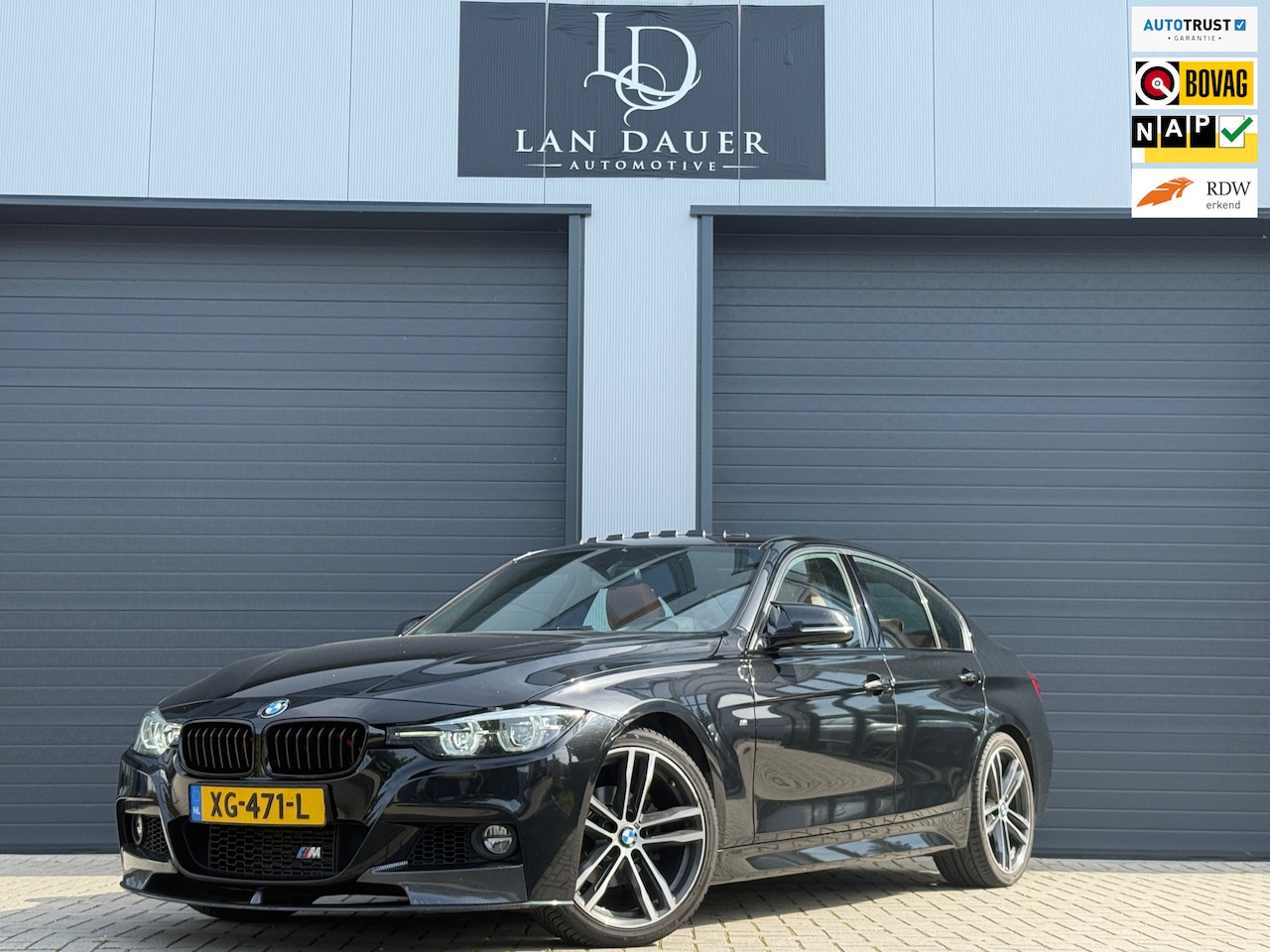 BMW 3-serie - 318i M Sport Edition / LUXE LEDER / CARBON / NAP - AutoWereld.nl