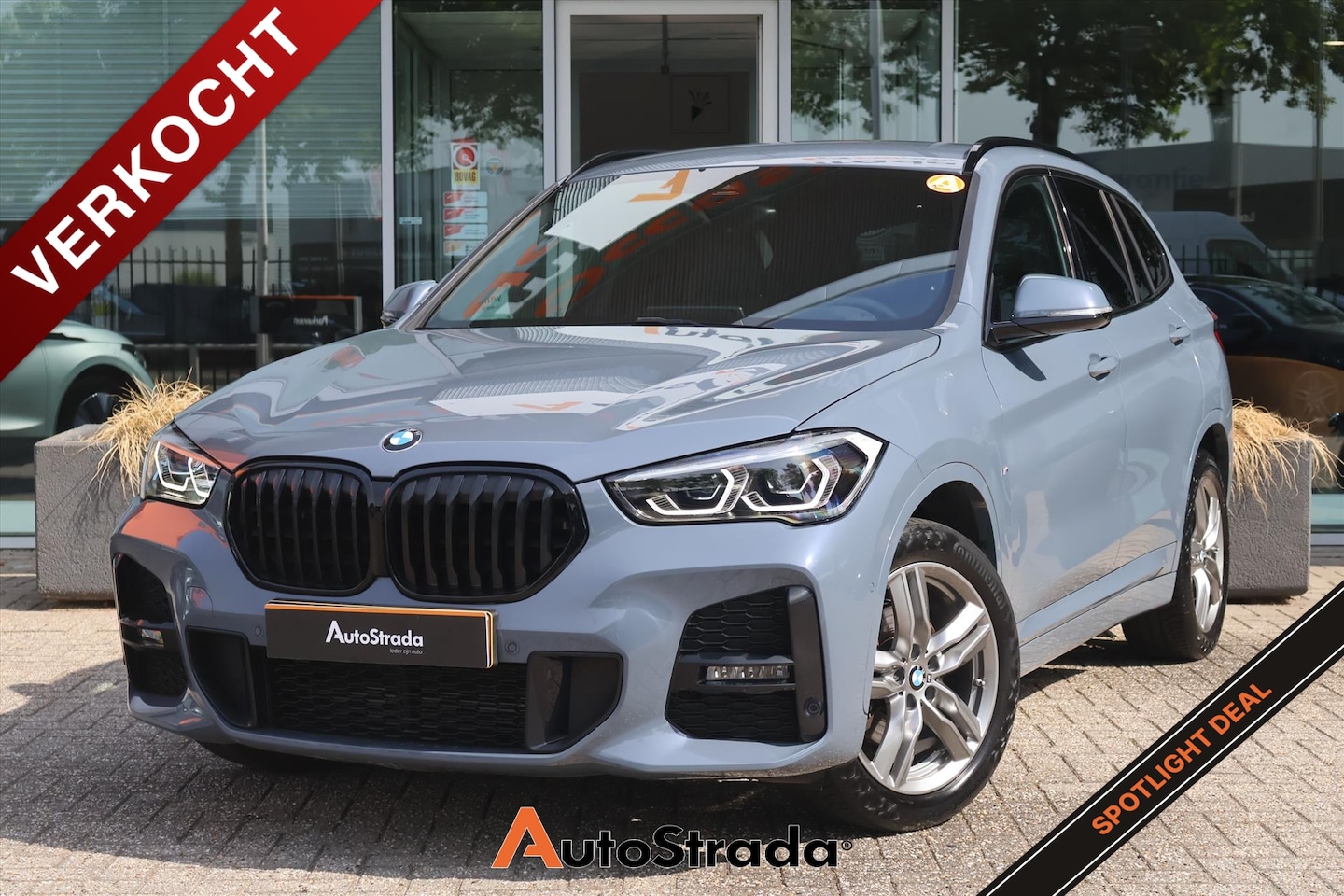 BMW X1 - (f48) sDrive18i M-Sport | Stormbay | LED | Navigatie | Cruise | Climate | Sfeerverlichting - AutoWereld.nl