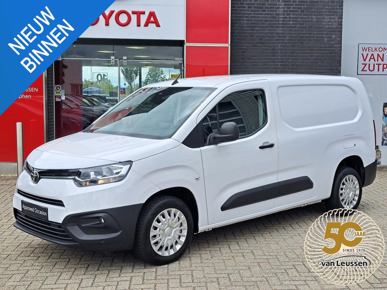 Toyota ProAce City - 1.5 D-4D COOL L2 3-PERS AIRCO CRUISE BETIMMERD P-SENSOREN DAB APPLE/ANDROID 6-SPEED - AutoWereld.nl