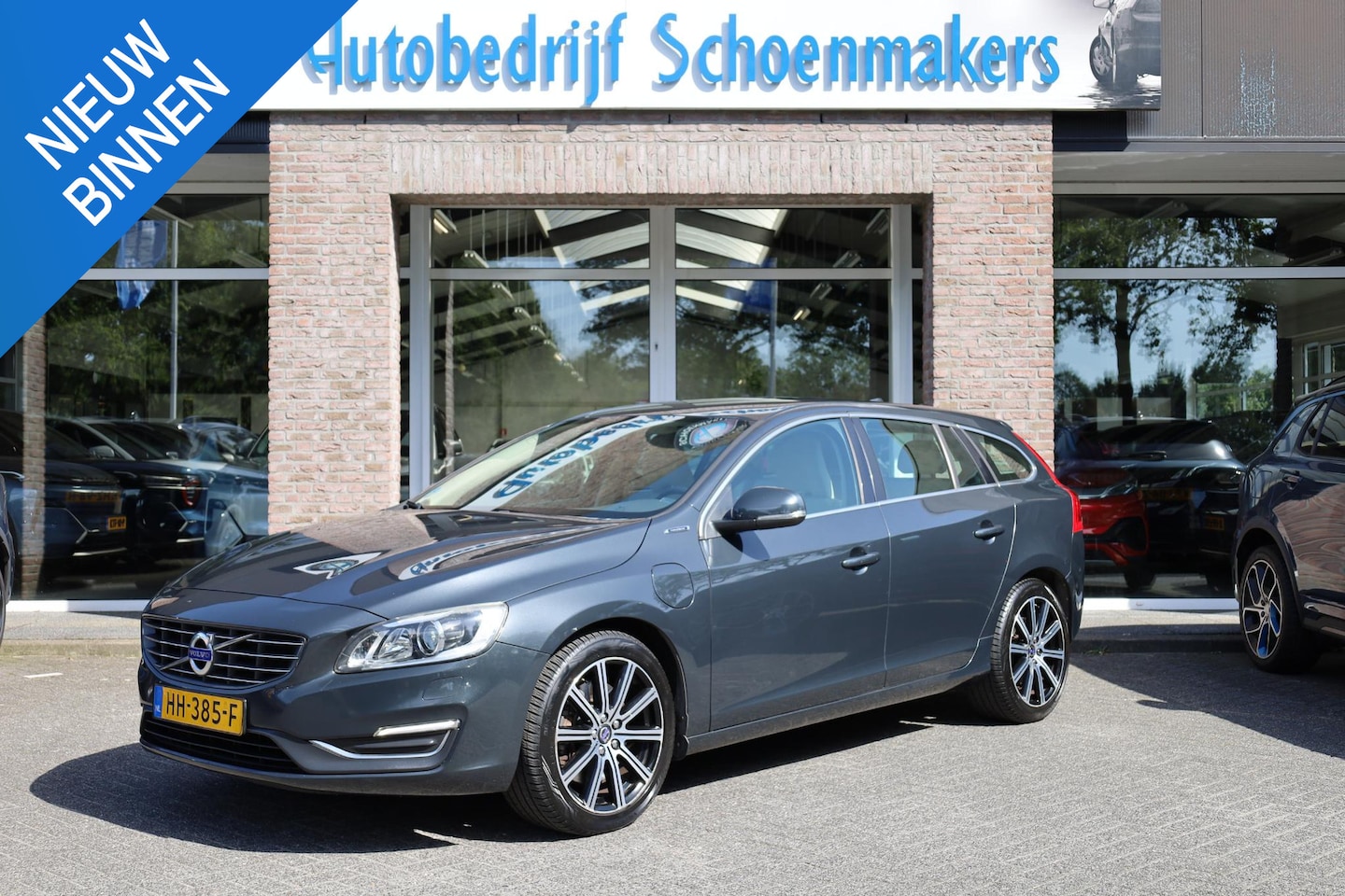 Volvo V60 - 2.4 D6 Twin Engine Momentum LEER TREKHAAK ELEC.MEMORYSTOEL STOELVERW. CRUISE CLIMA PDC 18' - AutoWereld.nl