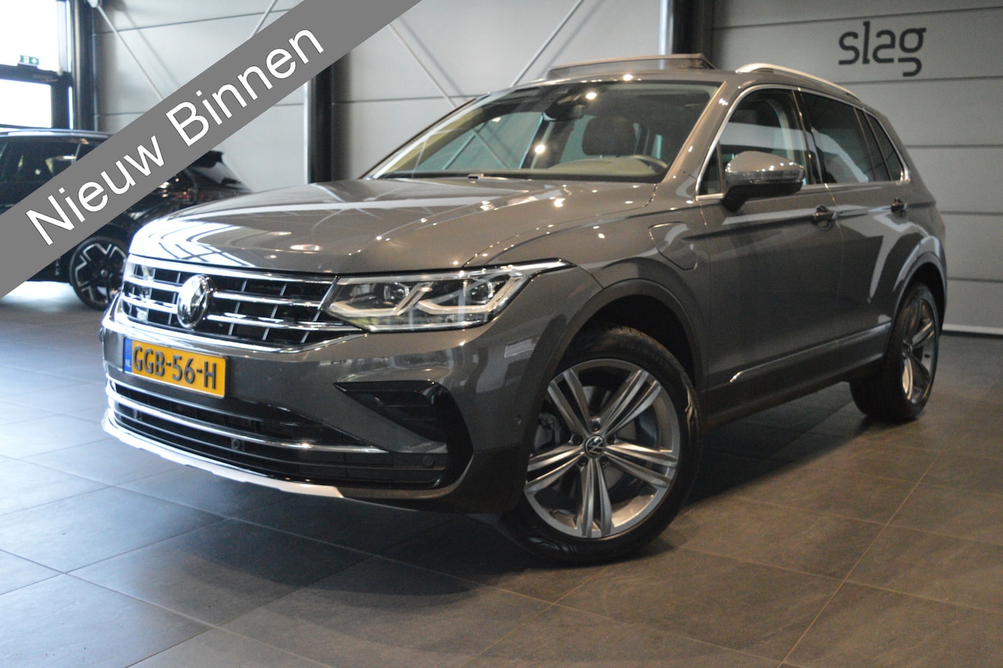 Volkswagen Tiguan - 1.4 TSI eHybrid pano camera head up trekhaak 19 inch !! - AutoWereld.nl