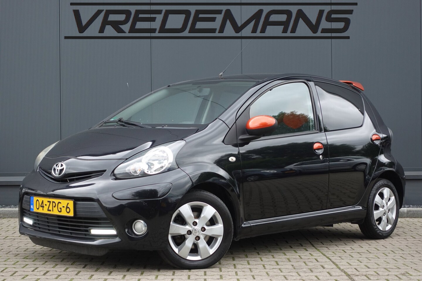 Toyota Aygo - 1.0 VVT-i Dynamic Orange Automaat! - AutoWereld.nl